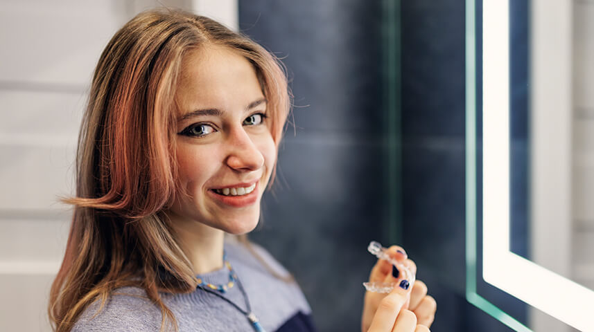 Do Braces or Clear Aligners Hurt More in Winter? Stay Comfortable